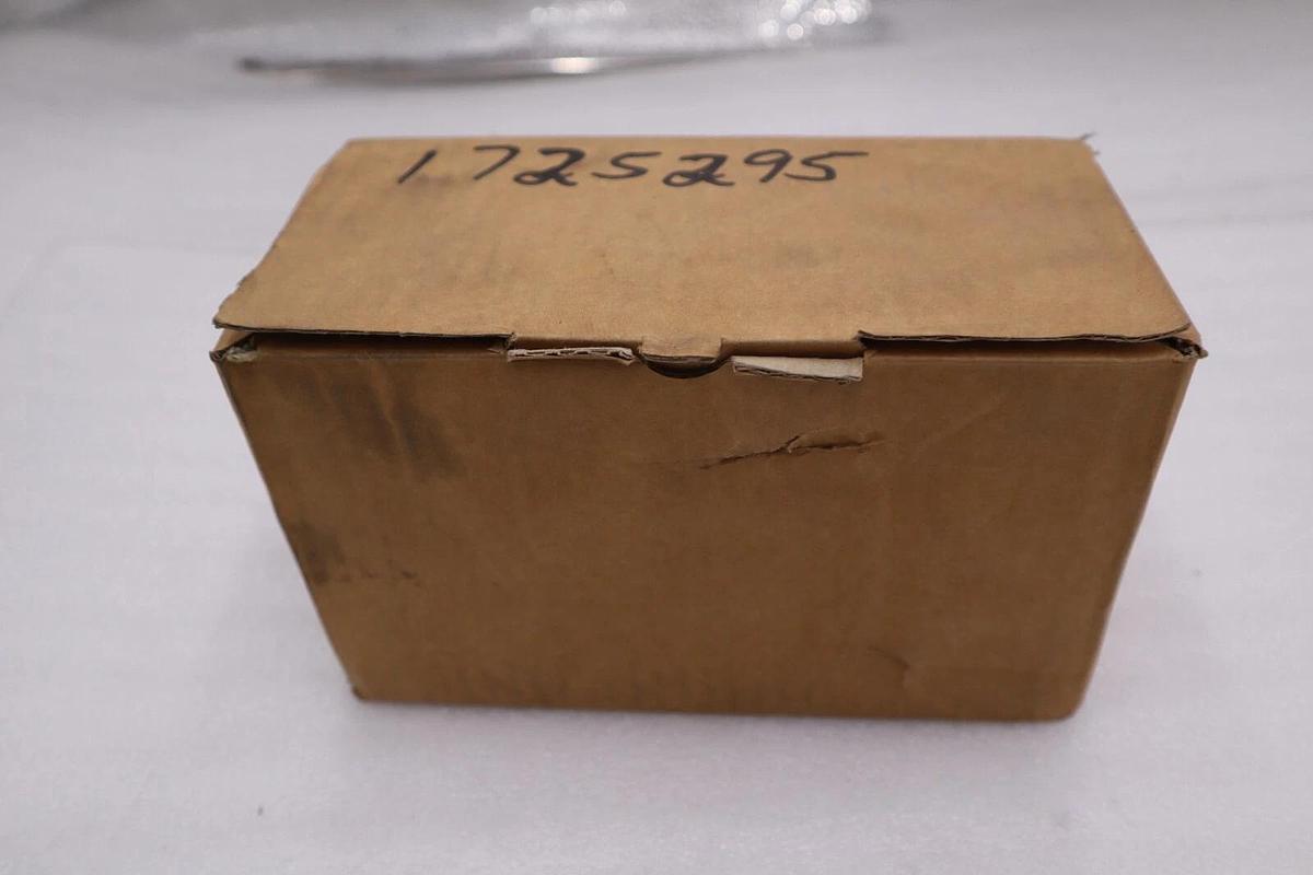 Used Kromschroder VAS115R/NQSR , GAS SOLENOID VALVE 88000100 NEW IN BOX STOCK H393