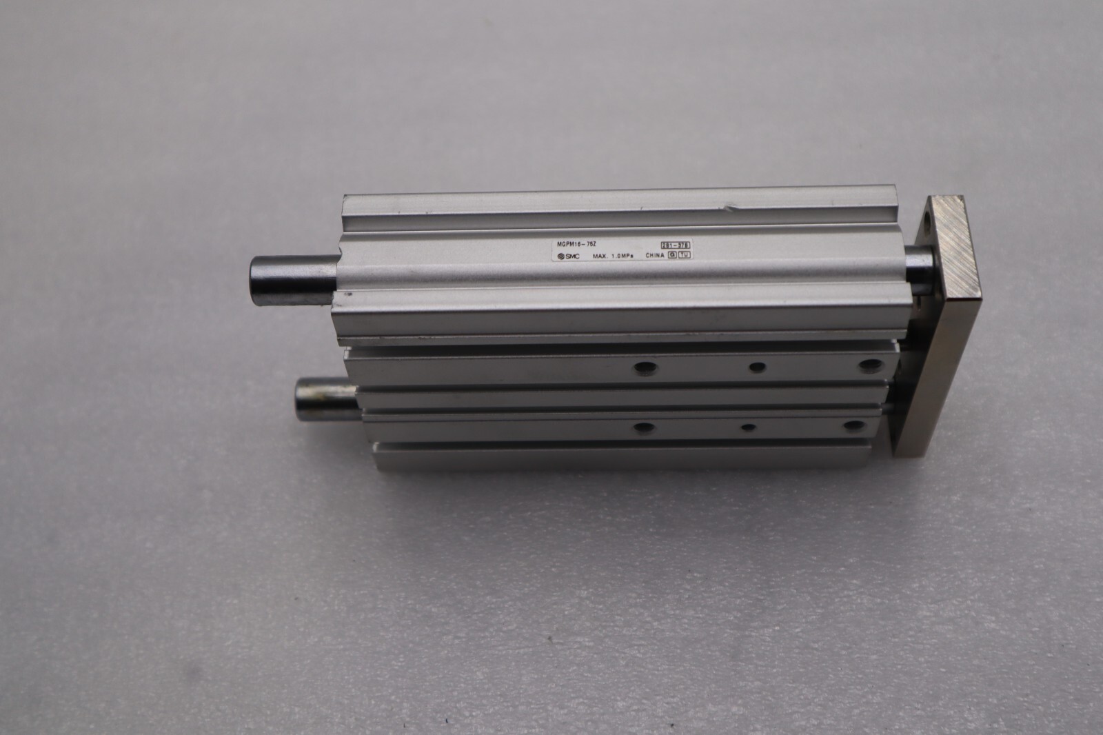 Used NEW SMC MGPM16-75Z Cylinder MGPM1675Z STOCK L-188-C