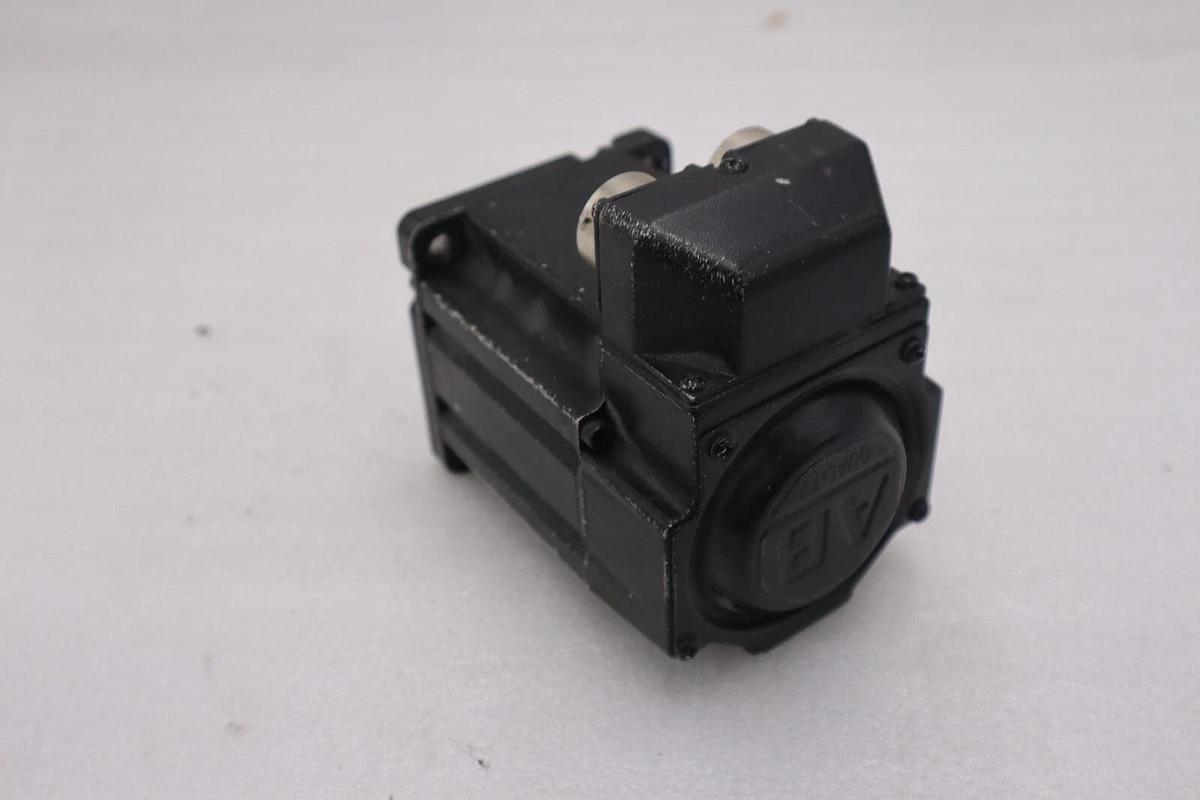 Used Allen Bradley MPL-B310P-MJ22AA Servo Motor 5000 Rpm 460 Volts STOCK 529-B