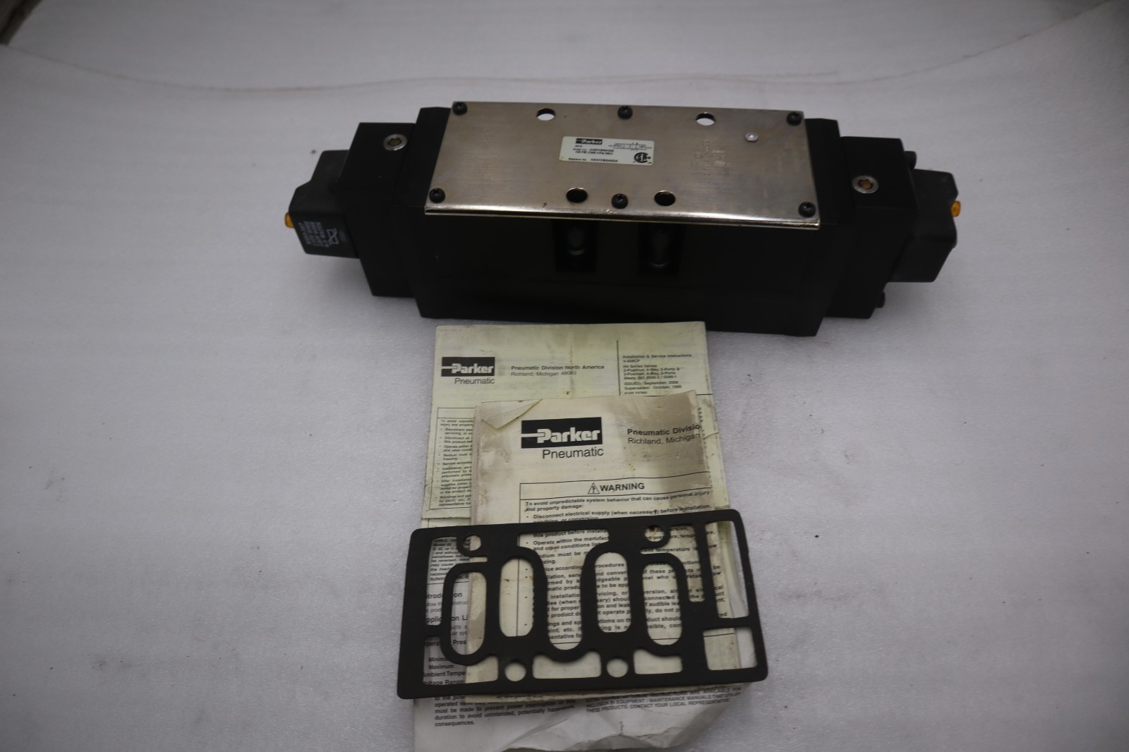 Used NEW OPEN BOX PARKER H42VXBGA53A 120VAC 145PSI STK GF778