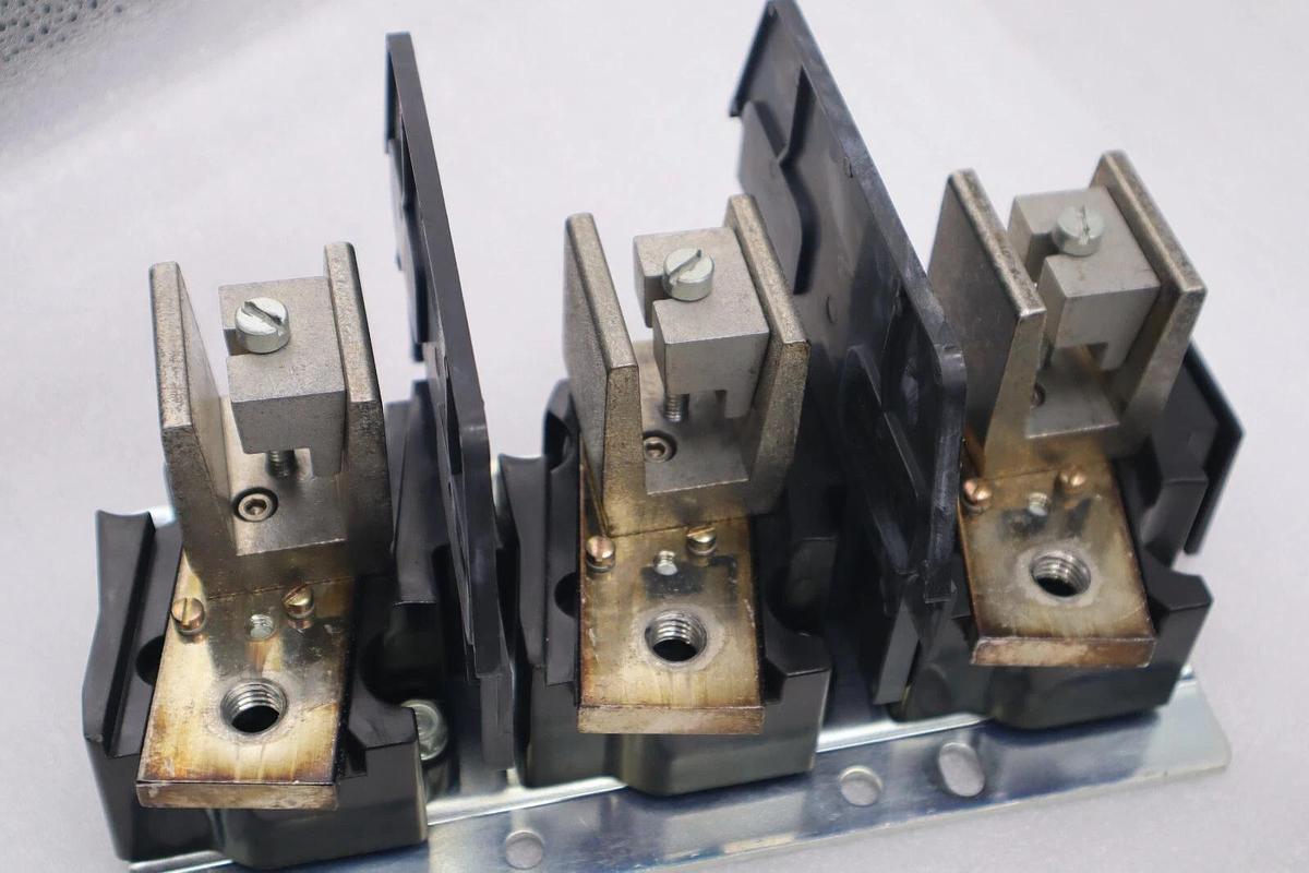 Used ALLEN BRADLEY 1494V-DS400 SER A DISCONNECT SWITCH 3PH 400AMP 600VAC STK 5039