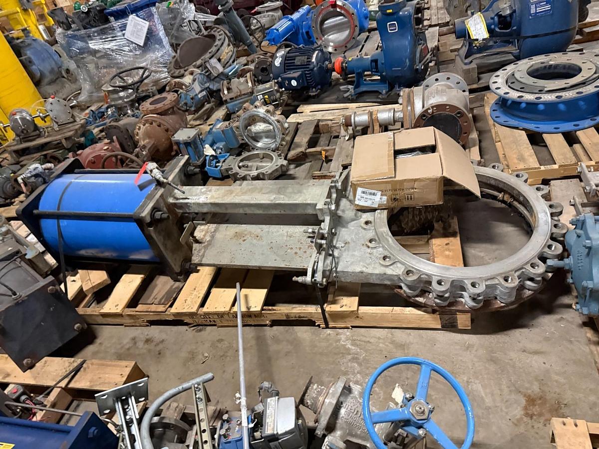 Used 24" Actuated Pnuematic Knife Gate Valve 316SS
