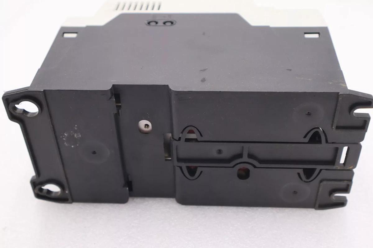 Eaton Dc1-1D5d8nb-A20ce1 Variable Frequency Drive,1-1/2 Hp,115V STOCK L-316A