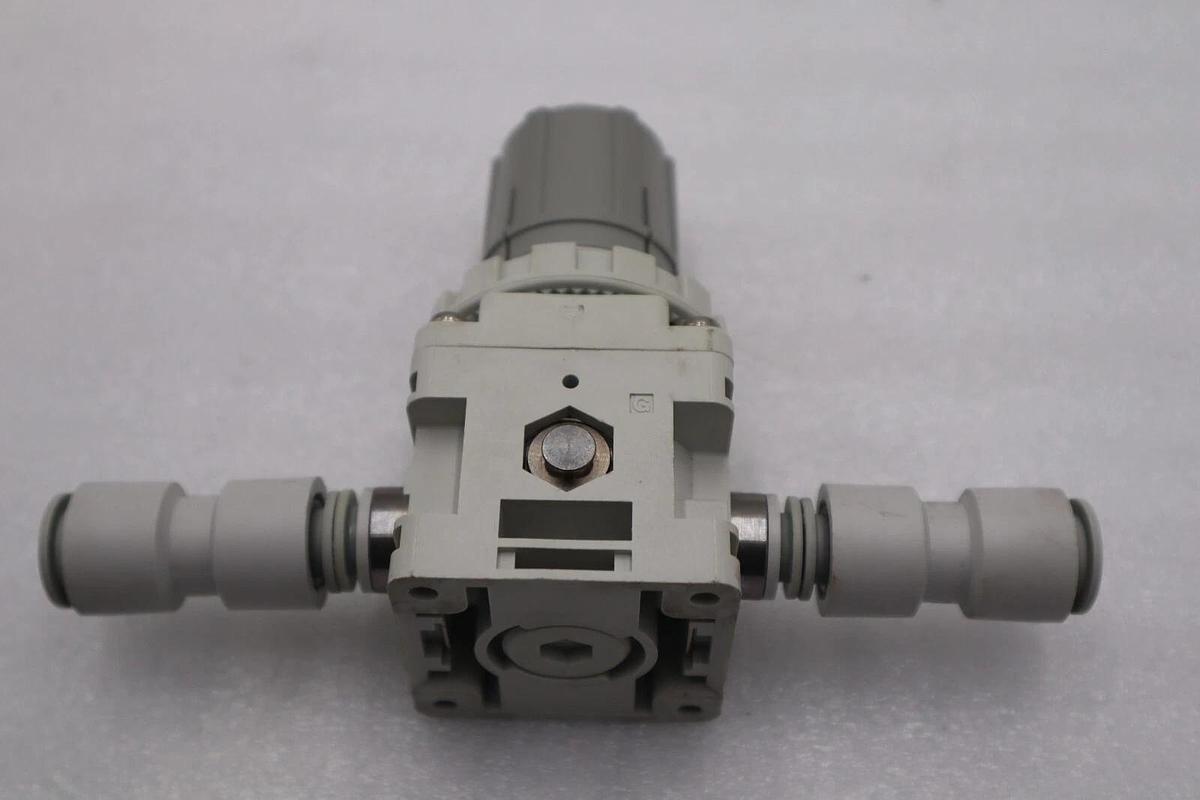 NEW OPEN BOX SMC IRV20-C10 Vacuum Regulator STOCK L-531-C