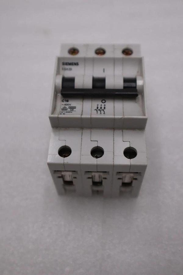 SIEMENS 5SX23 C32 CIRCUIT BREAKER 3POLE 400V 5SX2 480VAC STK H1390A