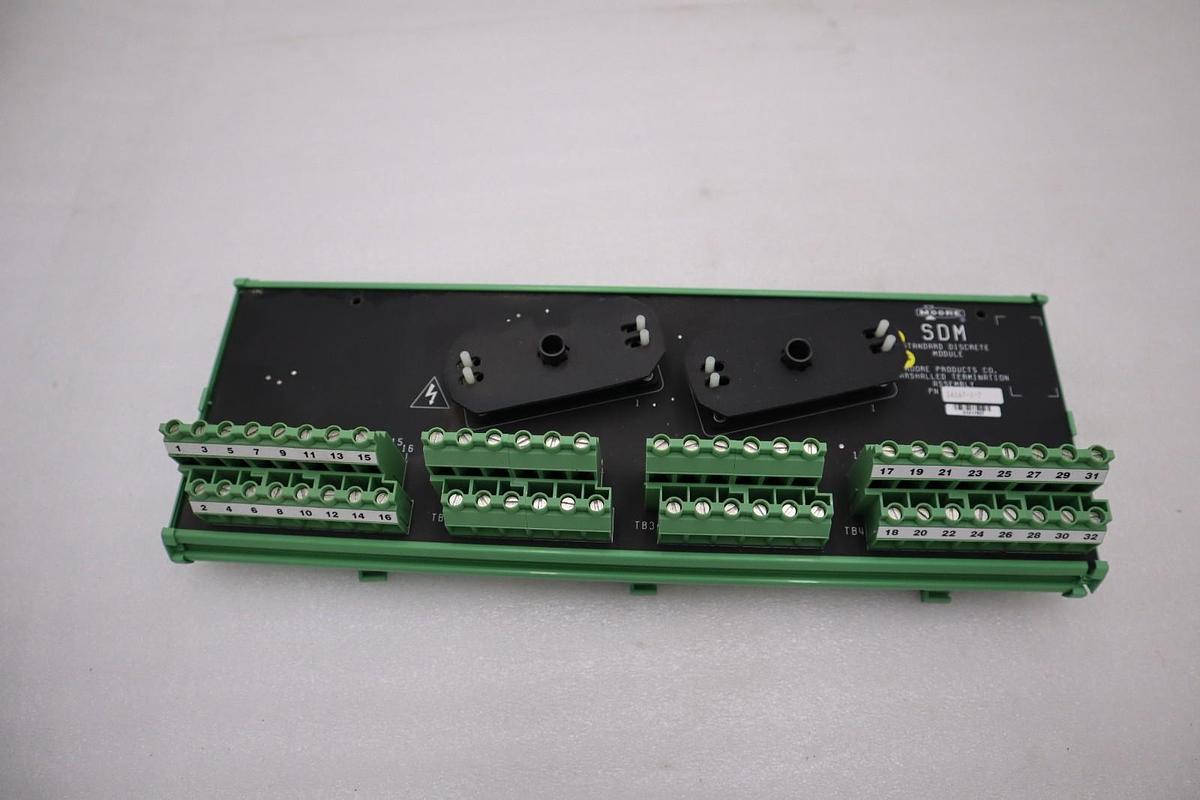 Used MOORE 16167-1-7 SDM Standard Discrete Module Termination Block STK H1484