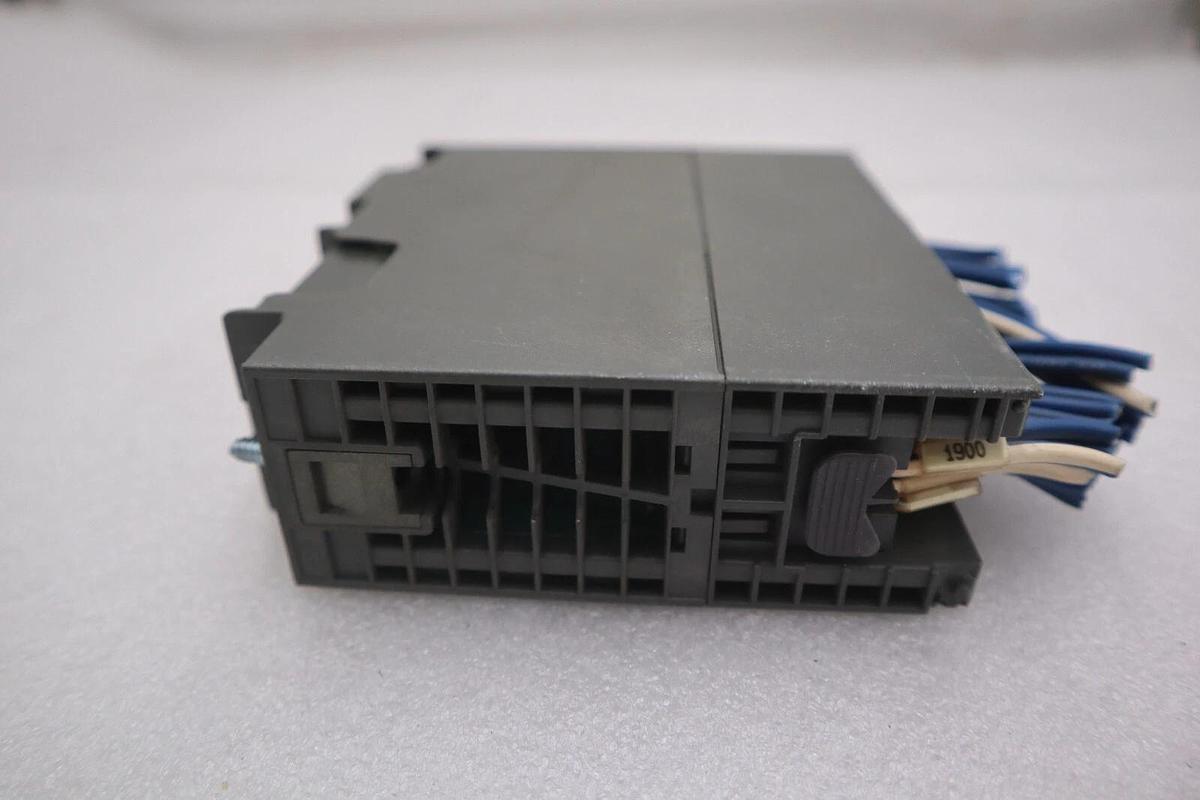 Used Siemens 6ES7 322-1BL00-0AA0 Simatic S7 Output Module STOCK K-3506