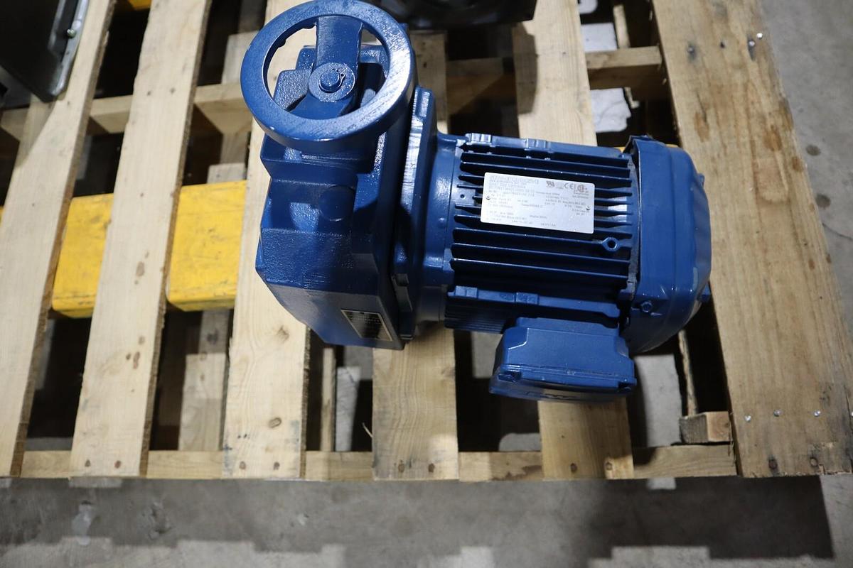 Used SEW EURODRIVE SA67 D26 DRN90S4/ SA67D26DRN90S4 GEARMOTOR-SURPLUS NEVER USED HS25