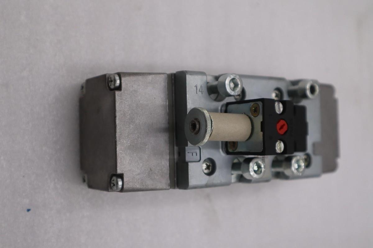 Bosch 0 820 026 981 Rexroth Single Solenoid Valve And Coil - STOCK GF570
