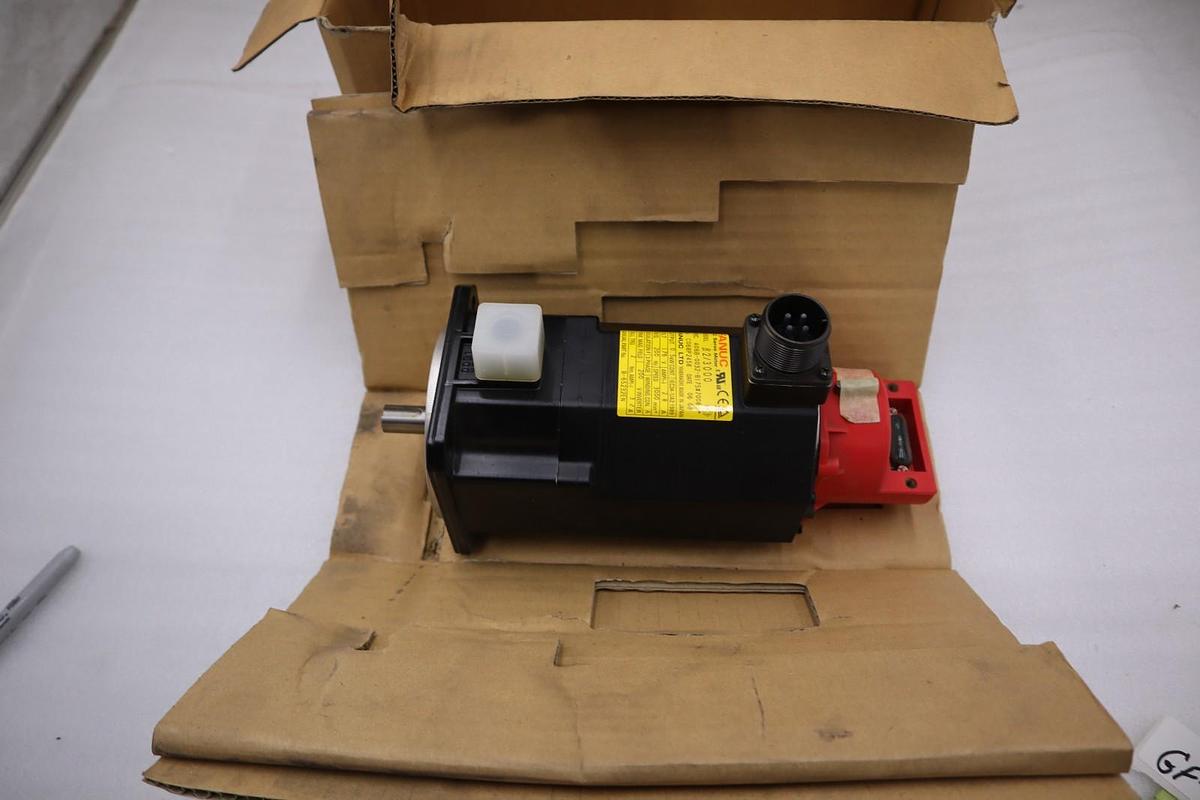 Used NEW OPEN BOX FANUC B2/3000 A06B-0032-B175#7000 Servo Motor STK GF90