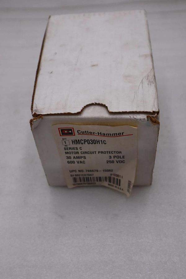 NEW OPEN BOX CUTLER HAMMER HMCP030H1C 30A 3 POLE CIRCUIT BREAKER STK GF1106