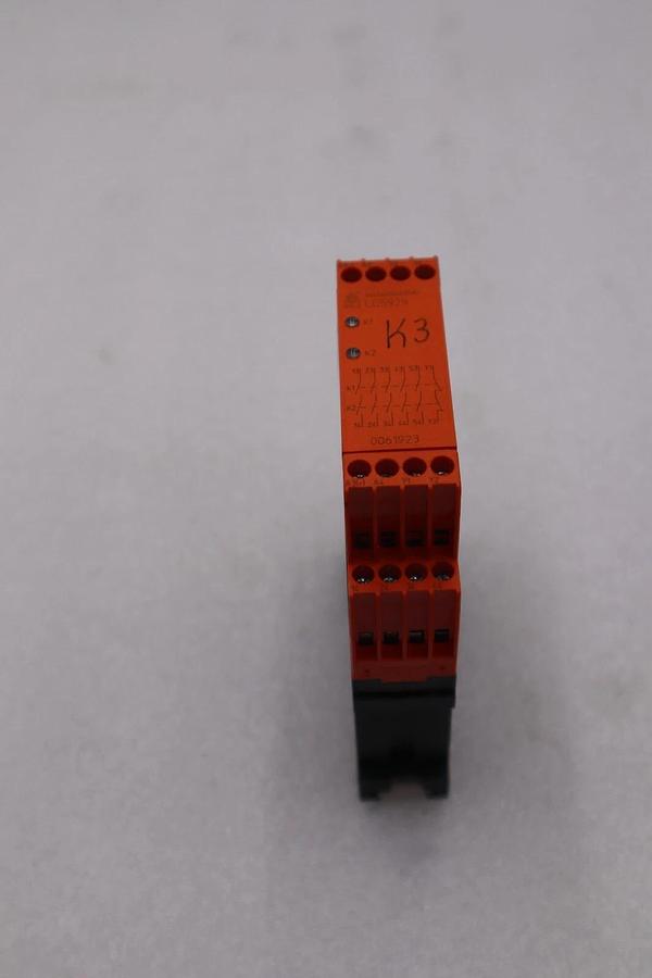 Used DOLD & SOHNE LG5929 SAFEMASTER SAFETY RELAY STOCK #K-1034A