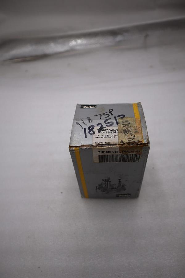 Used NEW IN BOX PARKER 71315SN2GNJ1N0C111P3 SOLENOID VALVE STOCK H531A