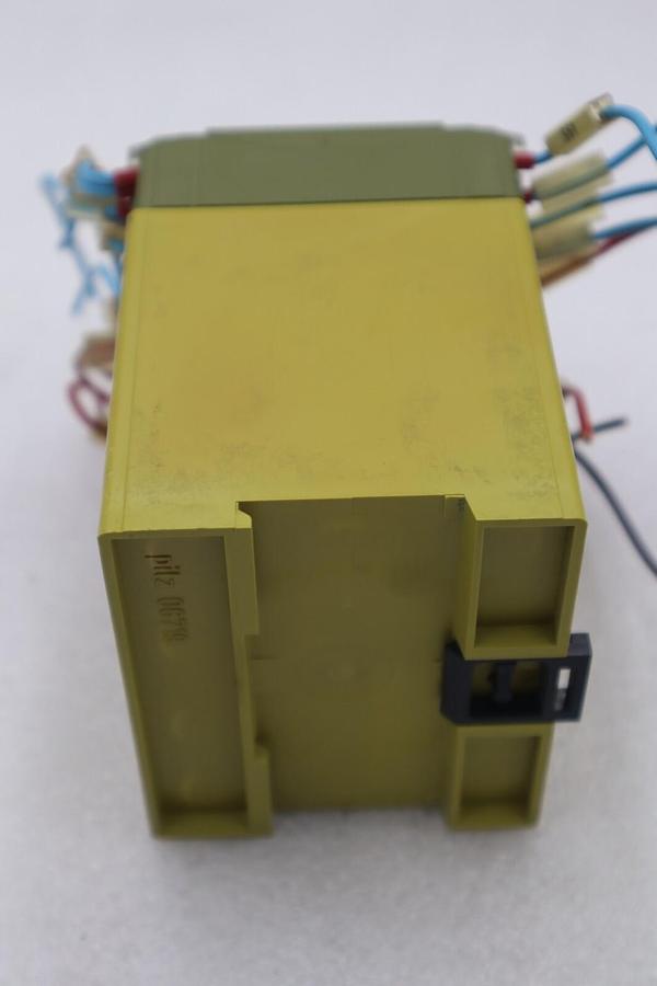 Used PILZ SAFETY RELAY 474790 PNOZ V 30S 24 V DC PNOZV30S24VDC STOCK K-3831