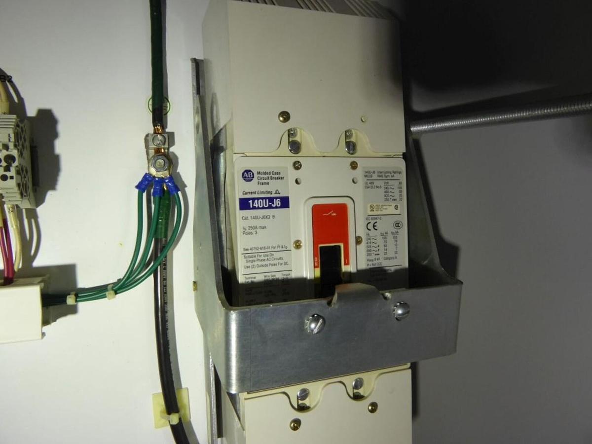 Used 20BD156A0AYNANC0 / B Allen Bradley 156 460V 125HP Powerflex 700 W/ CABINET #S610