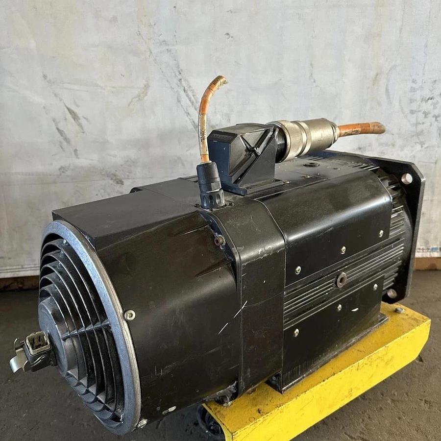 Used Rexroth R911309450 Servo Induction Motor MAD130B-0100-SA-S0-BQ0-35-V1 #HP106