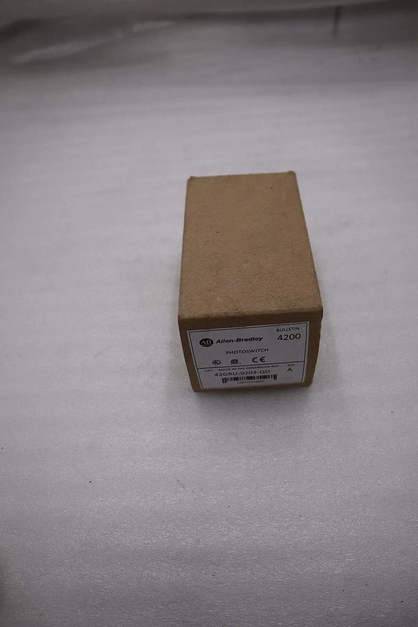 Used ALLEN BRADLEY 42GRU-9203-QD PHOTOSWITCH PHOTOELECTRIC STOCK H758A