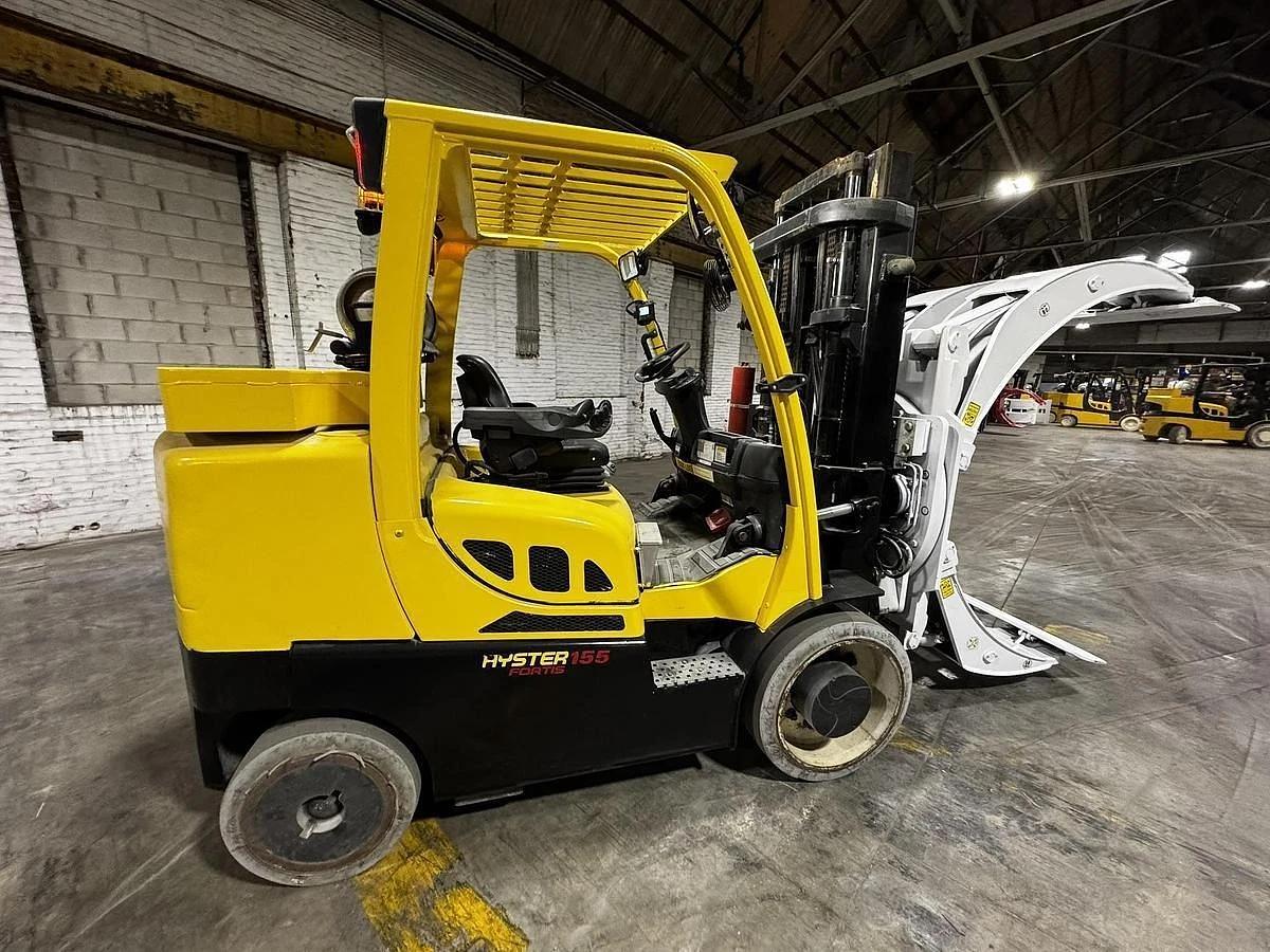 Used 15,500LB. HYSTER MDL S155FT WITH 84" CASCADE EXTRA HEAVY CASCADE PAPER CLAMP