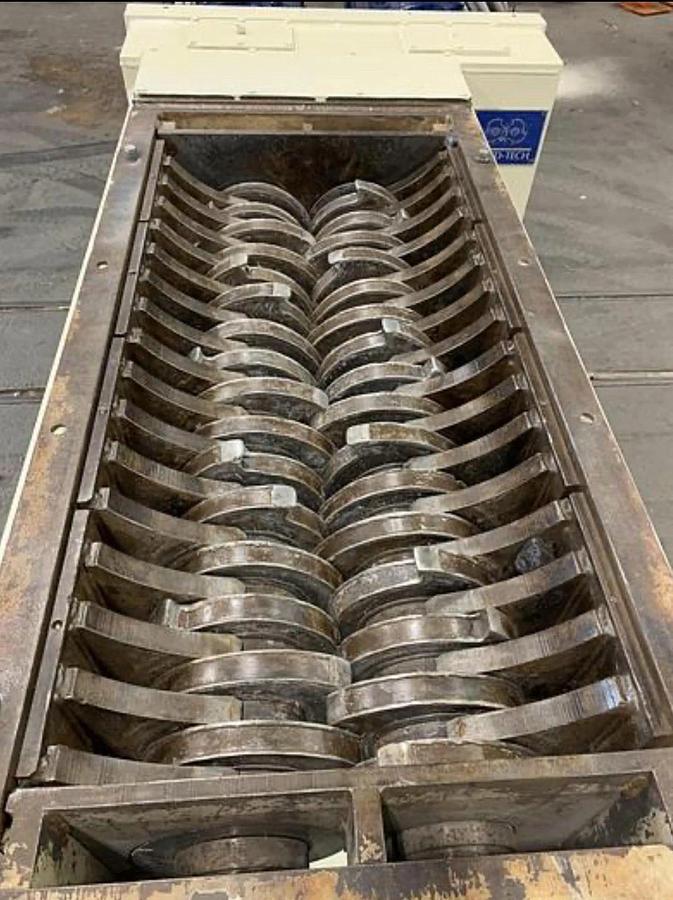 Used SHRED-TECH ST75E DUAL SHAFT SHREDDER WITH TWO 40 HP MOTORS MANUFACTURED 2004