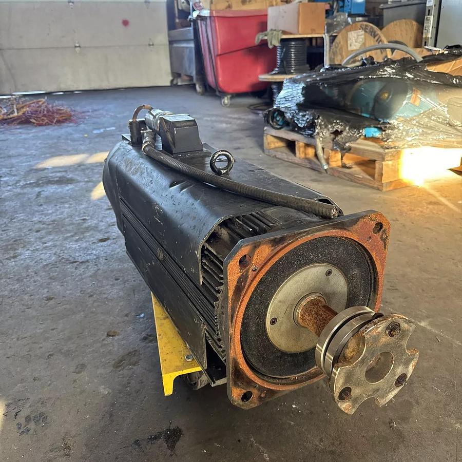 Used Rexroth R911309391 Servo Induction Motor MAD130D-0100-SA-S0-BQ1-35-N1 #HP130