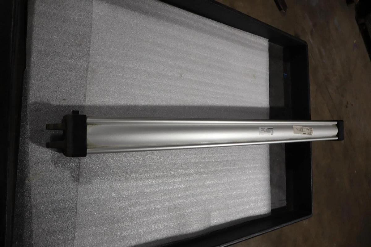 Used PARKER 1P4MA0037801 ROUND BODY PNEUMATIC CYLINDER STOCK H1894