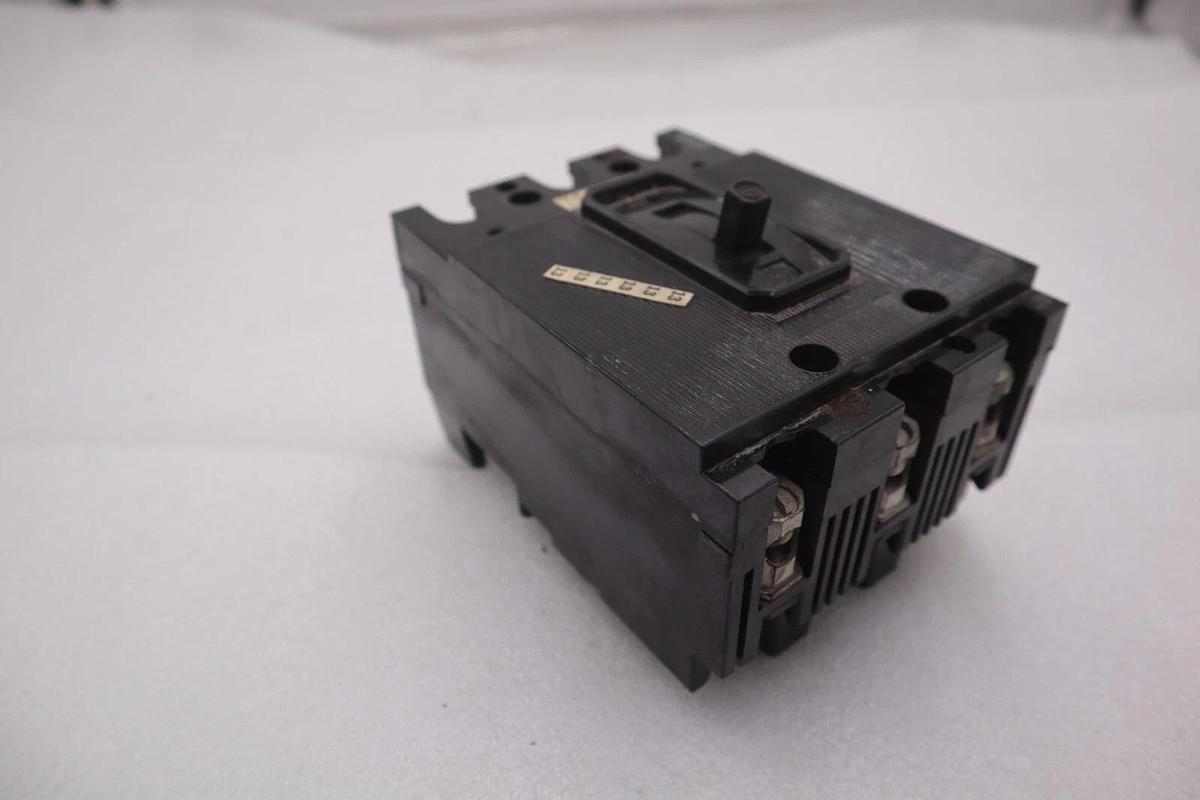 Used ITE SIEMENS EE3B040 EE3-B040 CIRCUIT BREAKER 40 AMP 3 POLE 240 Volt STOCK B-629