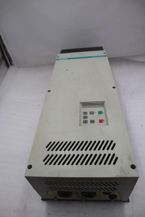 Used SIEMENS 6SE2117-3AA21 / 6SE21173AA21 (NEW) DRIVE AC 15HP 25AMP 300/500V #999-C