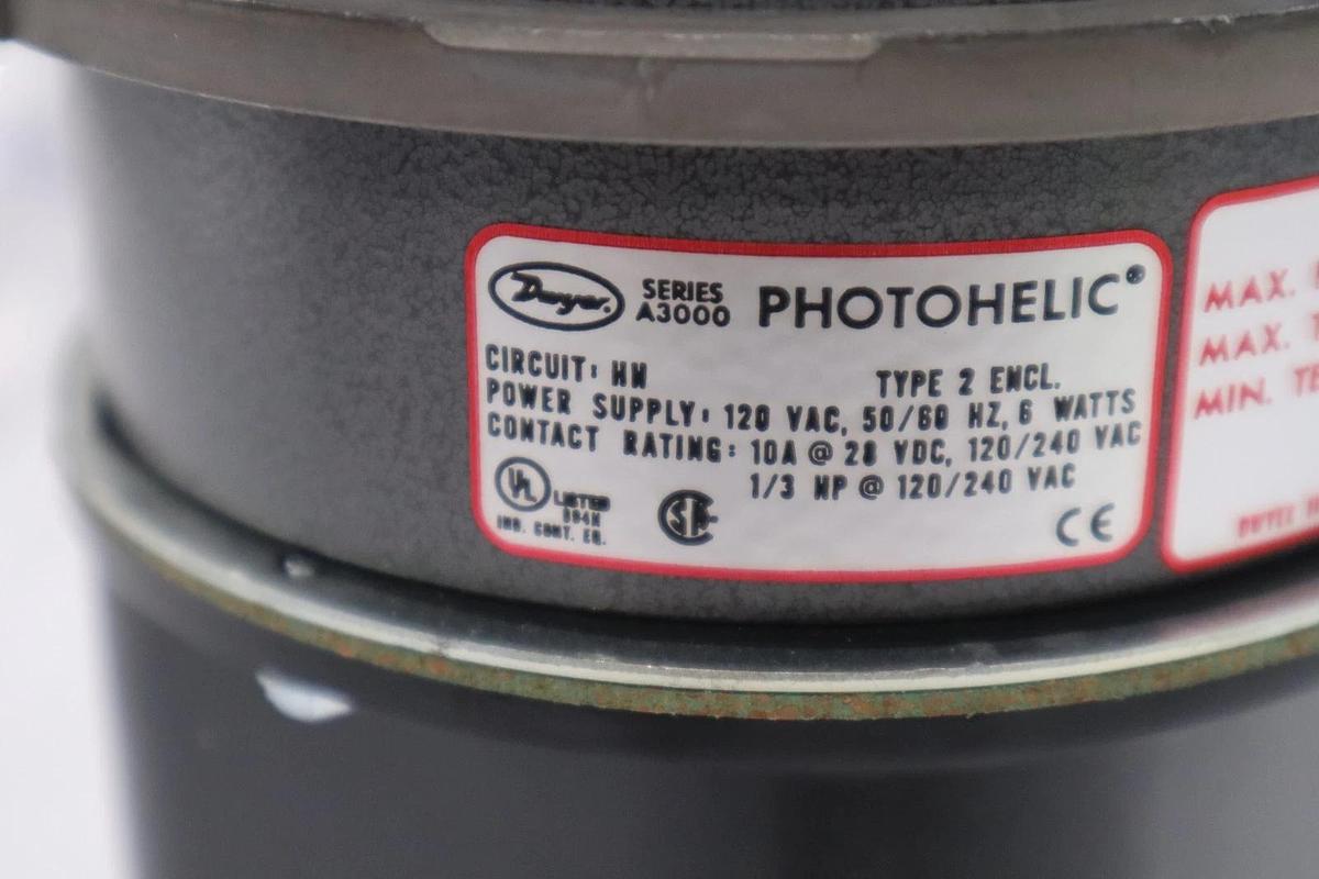 Used DWYER A3015-LT / A3015LT (NEW IN BOX) STOCK H1223