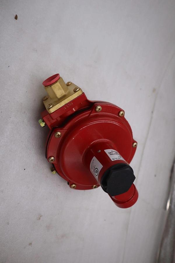 R622H-JGJ 1st Stage Regulator, 8-12 psig Spring, POL x 3/4" NPT NEW WITH BOX