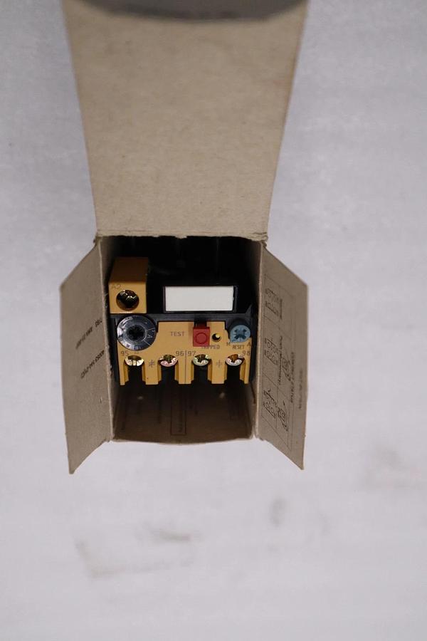 Used NEW Allen-Bradley 193-BSC10 SER B STOCK H813A