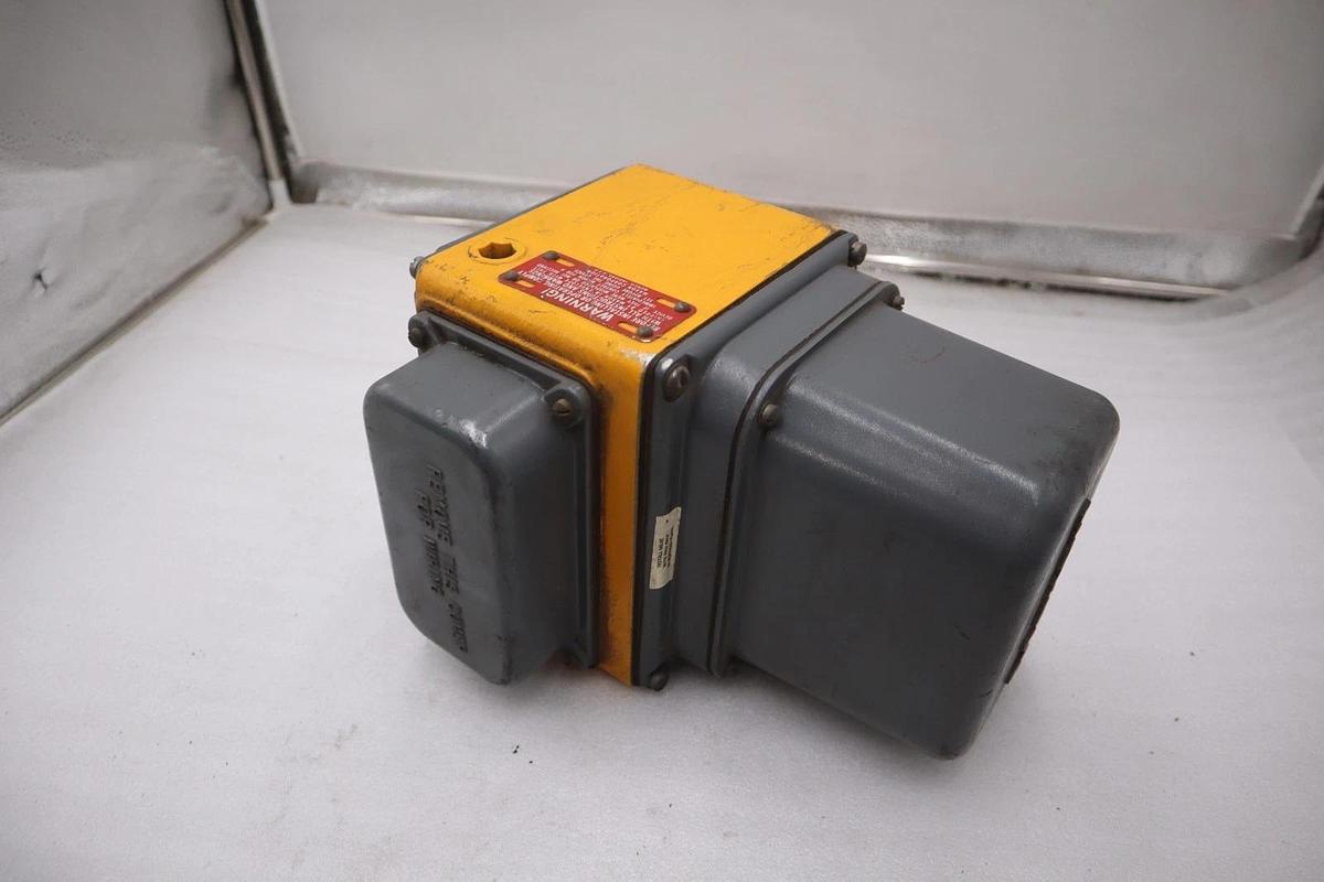 Used New Maxon 1.5" 5000 2 Natural Gas Shut Off Valve 70 PSI 115 Volt 6 Sec #M-23CC