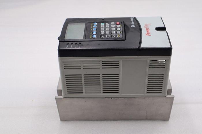Used ALLEN BRADLEY 20AD2P1A0AYNNNNN POWERFLEX 70 SER A 480V 1 HP STOCK L-370