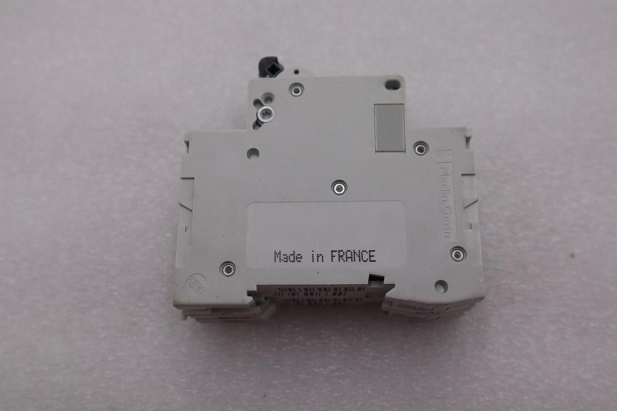 Used SCHNEIDER ELECTRIC GG004D001 CIRCUIT BREAKER 10A 240VAC STOCK #K-2326