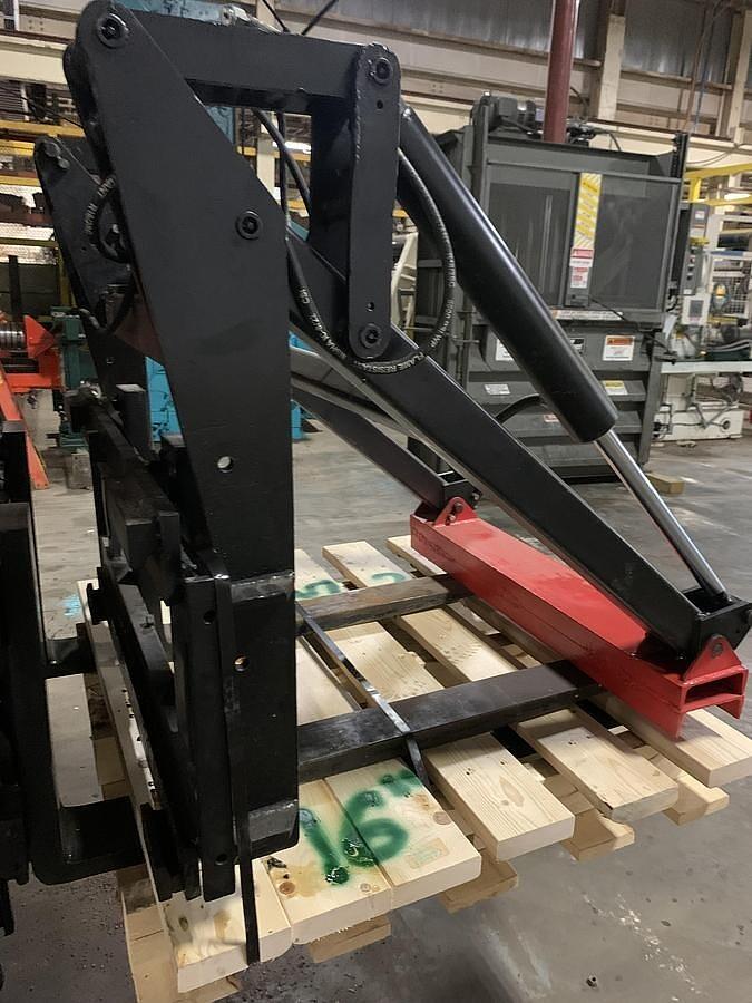 Used LONGREACH FORKLIFT ATTACHMENT CLASS II WITH HYDRAULIC CLAMPING 0CNC040W36001