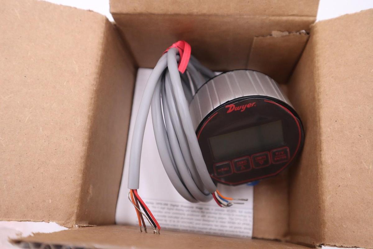 NEW IN BOX Dwyer 102048-46 DPG-200 Digital Pressure Gauge STOCK 3283A