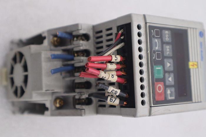 Used ALLEN BRADLEY 160-AA04NSF1 1 HP SPEED DRIVE 240 VAC 1 SER B #K-2575-B