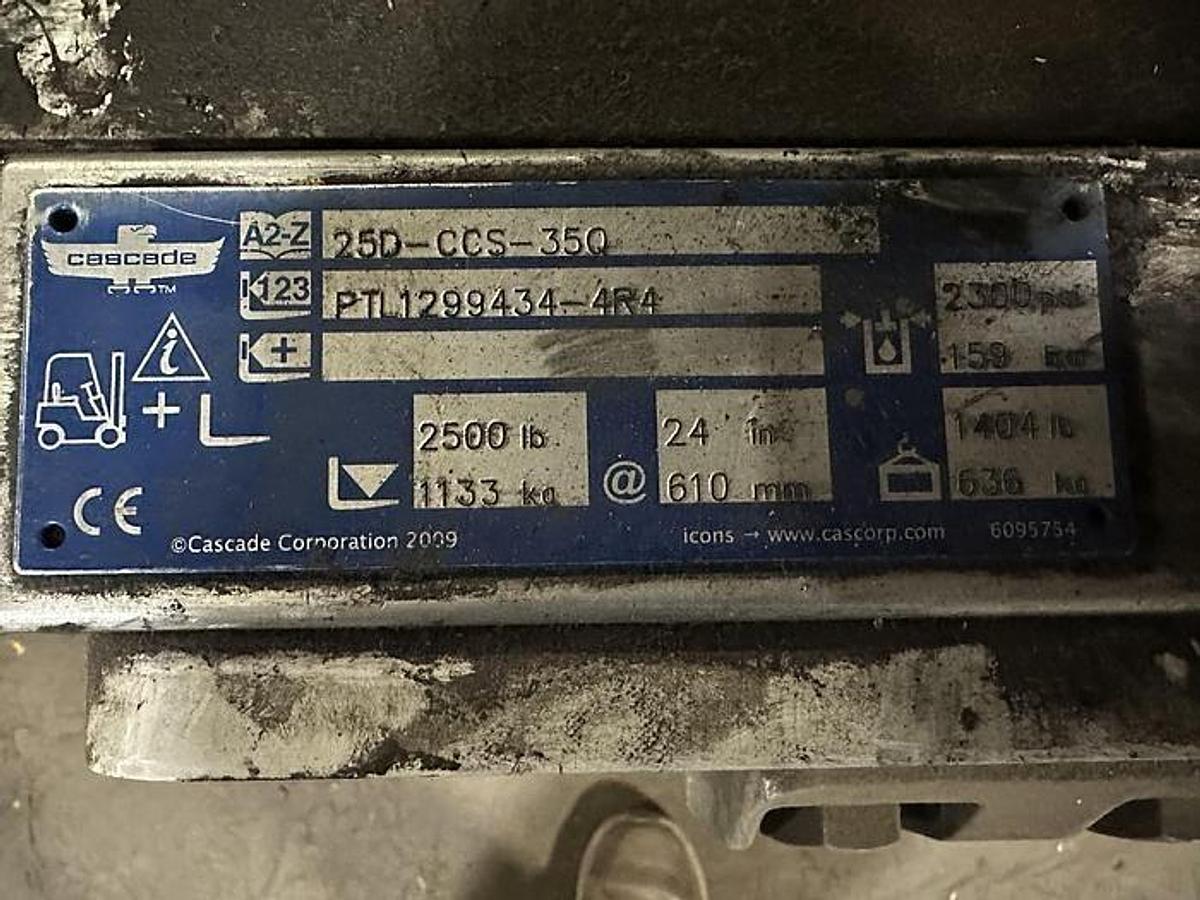 Used CASCADE 25D-CCS-35Q 2500LB CAPACITY CARTON CLAMP ATTACHMENT WITH SIDE SHIFT