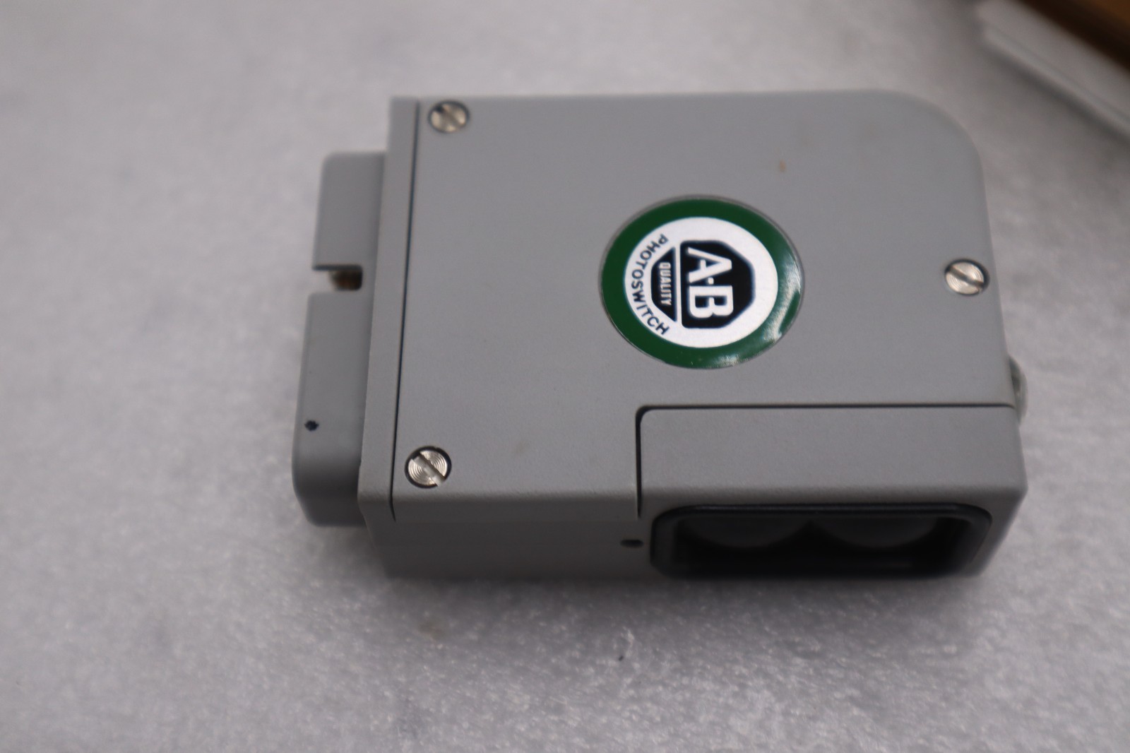 Used NEW OPEN BOX AB Allen Bradley 42MRU-5200 /C Photoelectric Sensor STOCK GF697A