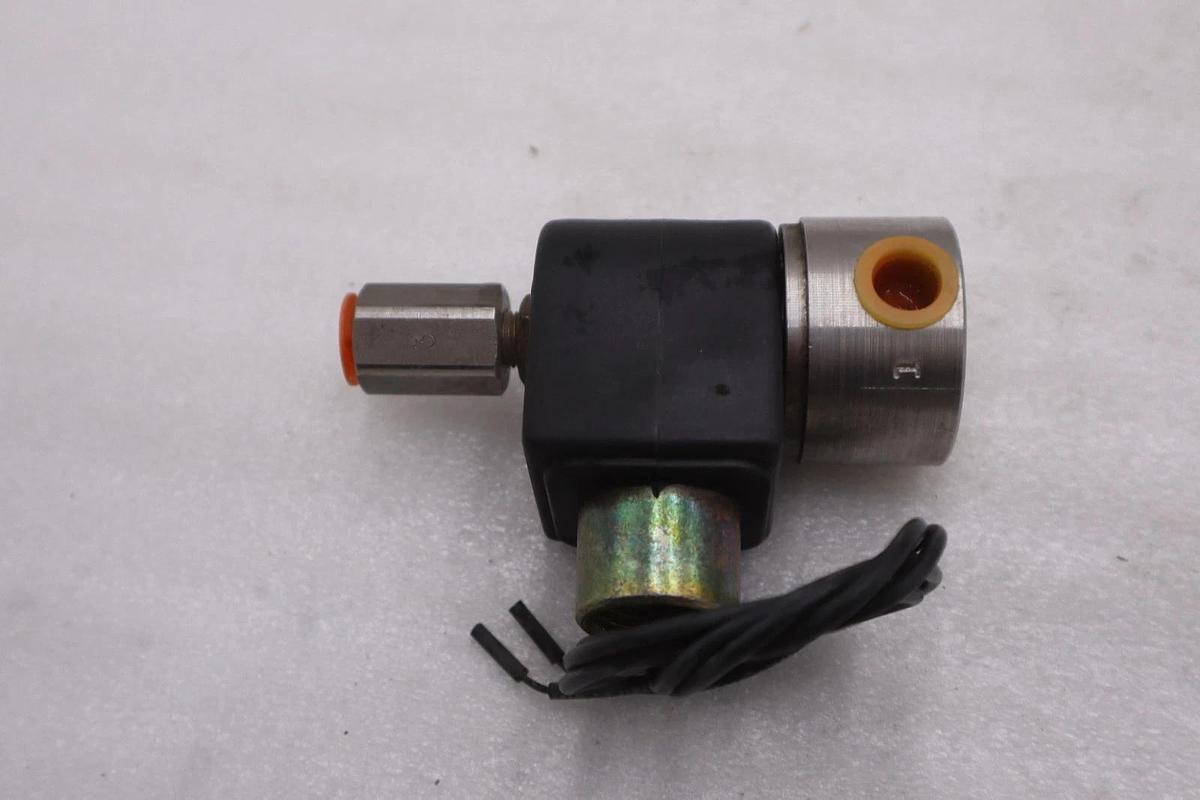 Used NEW PARKER 71315SN2GVJ1N0C111P3 SOLENOID FLUID VALVE - STOCK GF312A