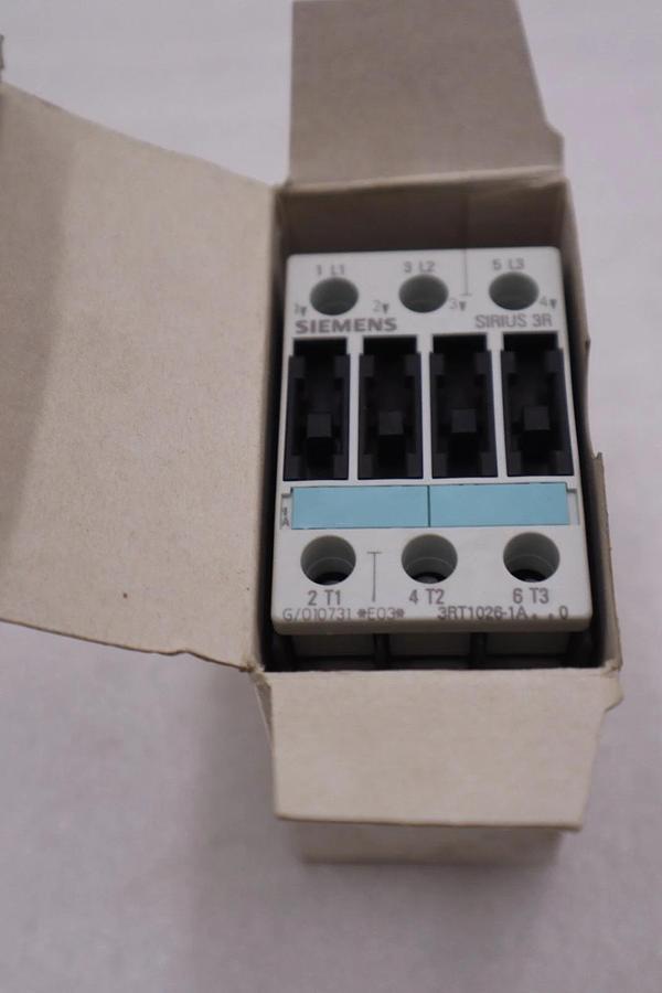 Used SIEMENS 3RT1026-1AV60 MOTOR STARTER CONTACTOR - NEW IN BOX - STOCK GF563A