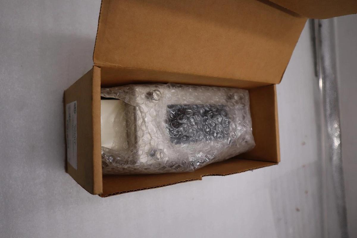 Used NEW ALLEN BRADLEY 800H-2HX4T 800T/H ASSEMBLED STATION TWO FLUSH STOCK H127