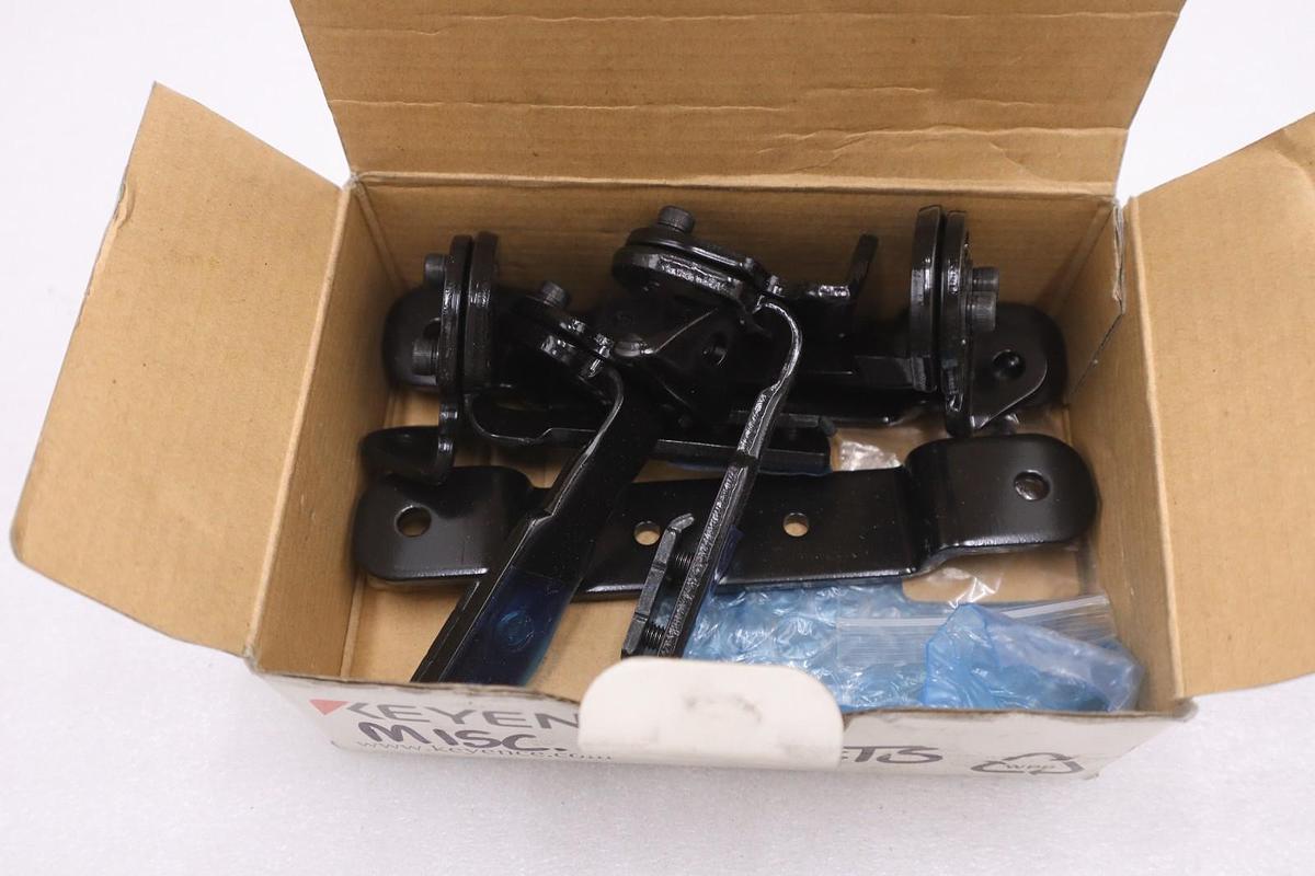 Used NEW OPEN BOX KEYENCE OP-86935 Brackets STOCK K3993CC