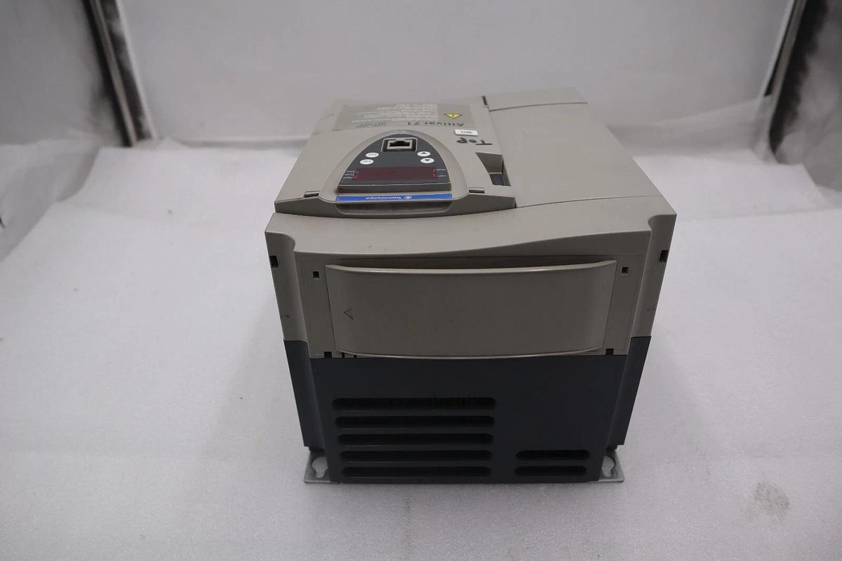 NEW SCHNEIDER variable speed drive ATV71HD11N4Z 15 HP STOCK 2313-C