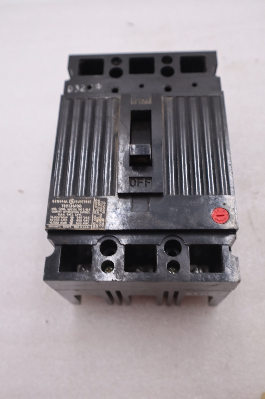 Used GE TED136100 Molded Case Circuit Breaker 3-Pole STOCK 1013B