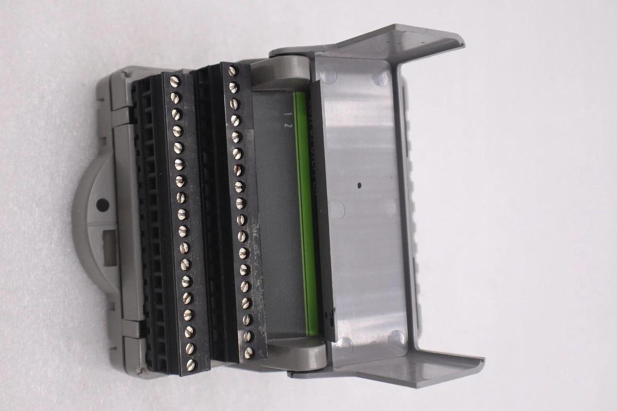 Used GIDDINGS & LEWIS M.1017.3143 R5 STEPPER OUTPUT ENCODER INPUT STOCK 661-D