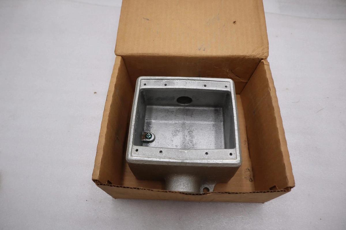 Used NIB - Crouse Hinds - FDC222 - Eaton Crouse-Hinds Series Condulet - STOCK 5643CC