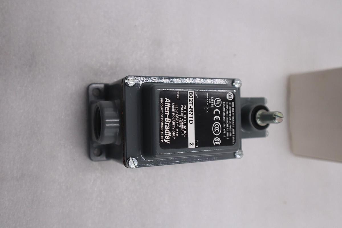 ALLEN BRADLEY 802T-R7TD SER. 2 120VAC 3A NEW WITH BOX STOCK G616A