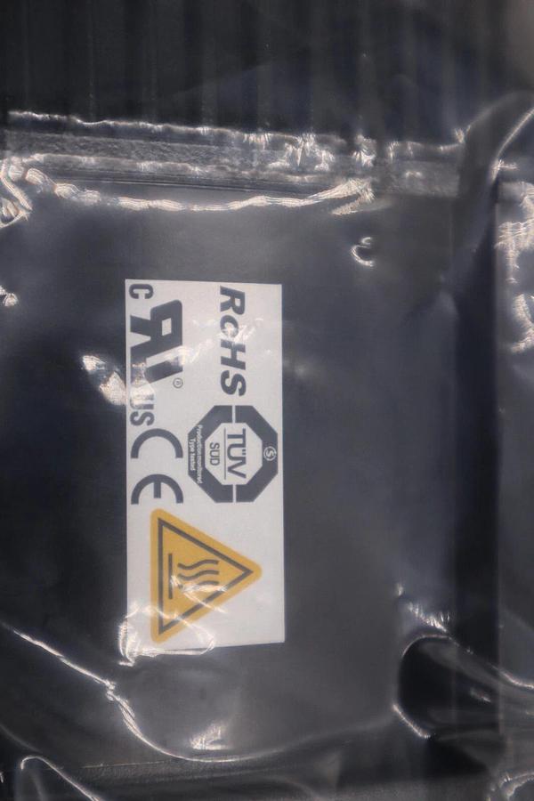 KEYENCE SERVO MOTOR 3KW SV-M300AS / SVM300AS NEW IN BOX STOCK 4424A