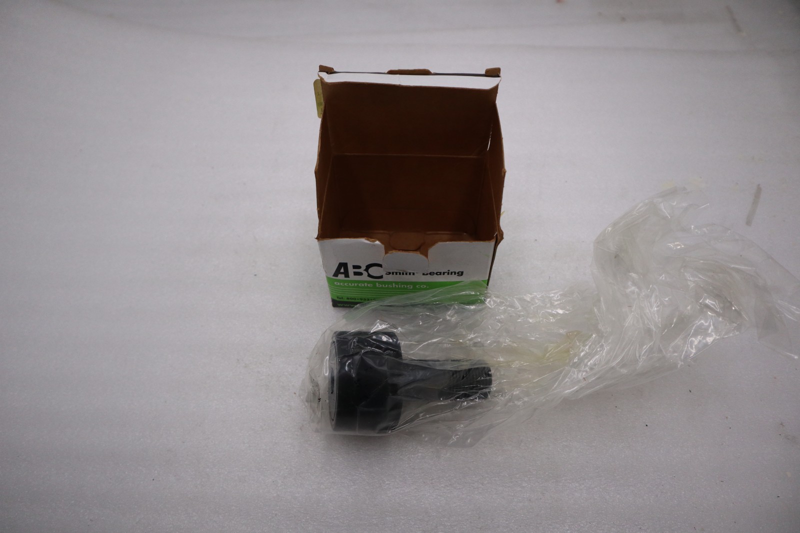 NEW IN BOX SMITH BEARING CR-2-XB-163 CAM FOLLOWER BEARING STOCK H568A