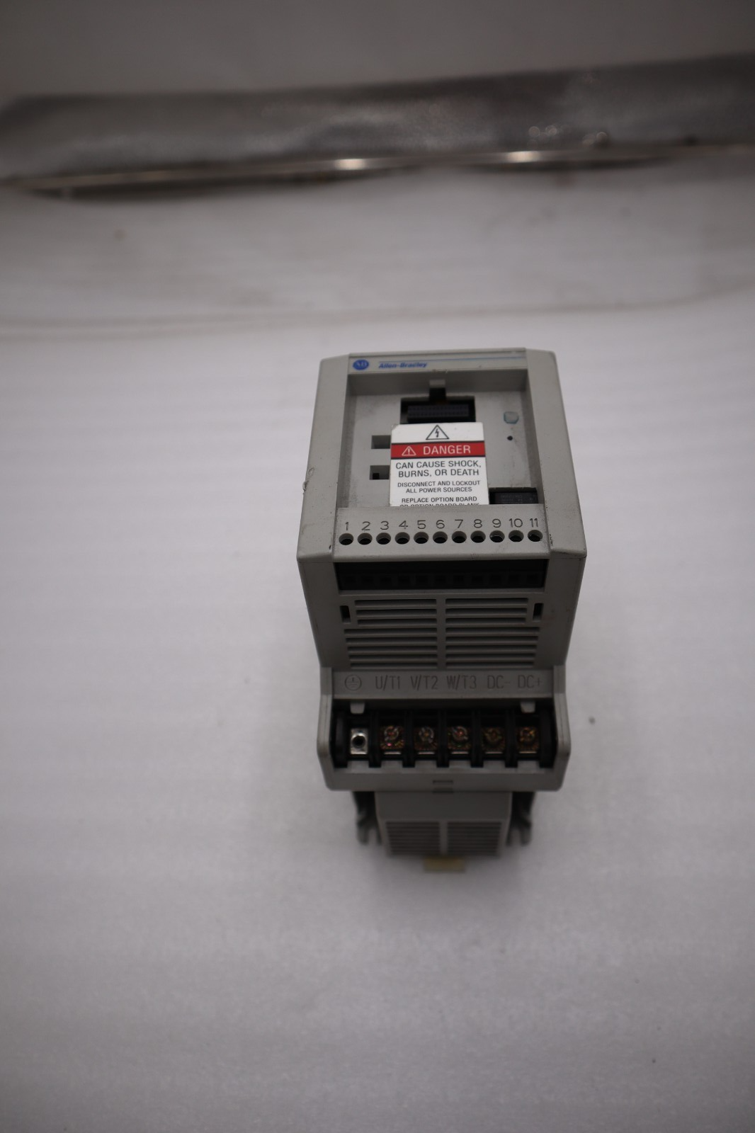 Used ALLEN BRADLEY 160-BA03NPS1 AC 1HP 380-460V-AC 0-240HZ DRIVE NEVER USED #H383A
